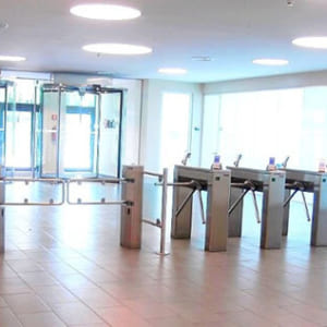 lap-dat-cua-tay-xoay E142